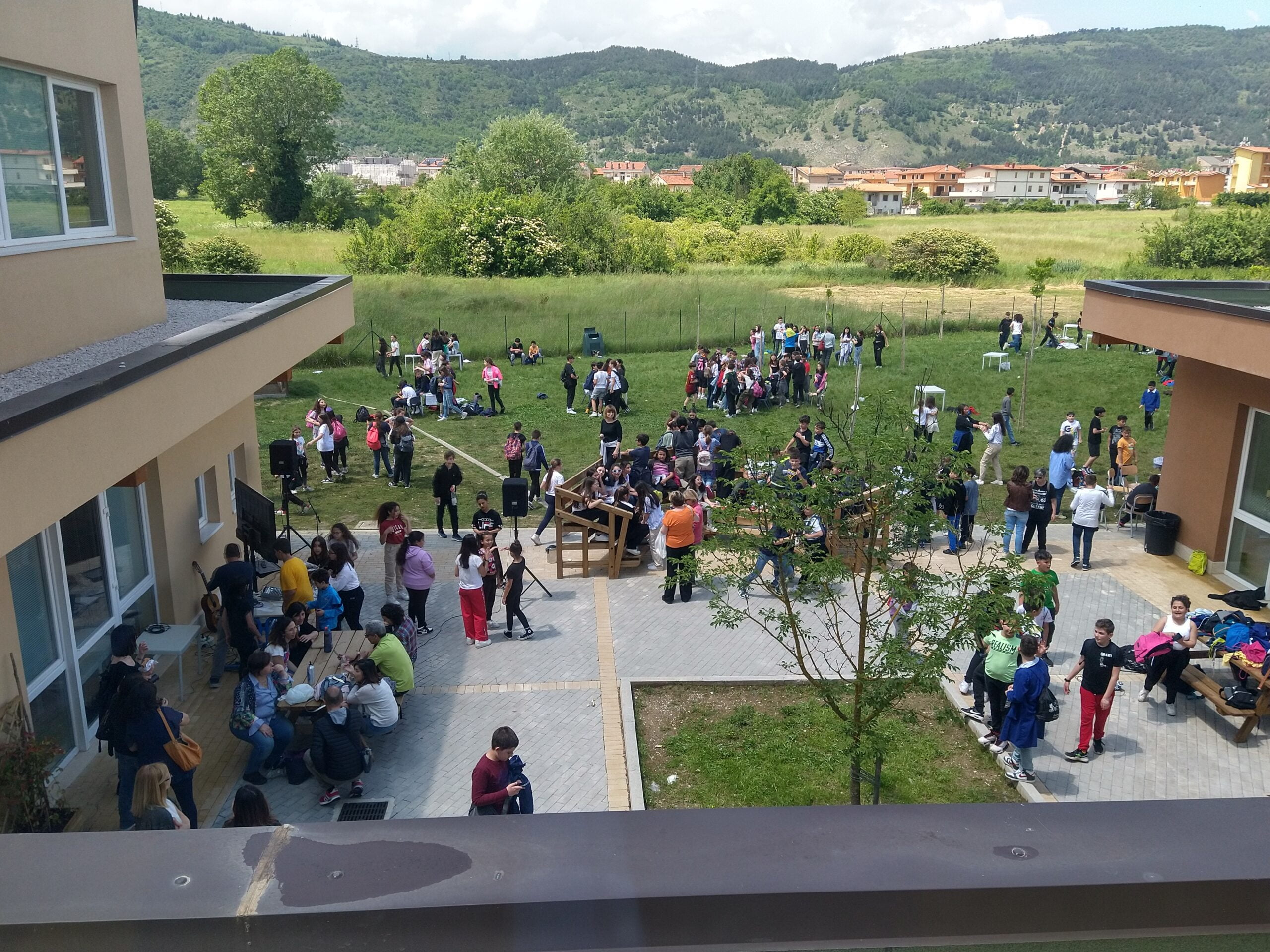 Inaugurato Il Nuovo Spazio Esterno Del Plesso Di Via Pertini Istituto